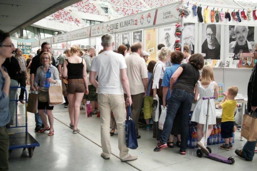 Warszawskie Targi Książki: Bicie rekordu Guinnessa w...