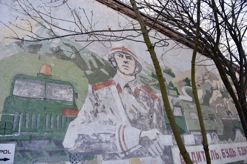 Ostatni posowiecki mural w Legnicy, ma już 26 lat [ZDJĘCIA]