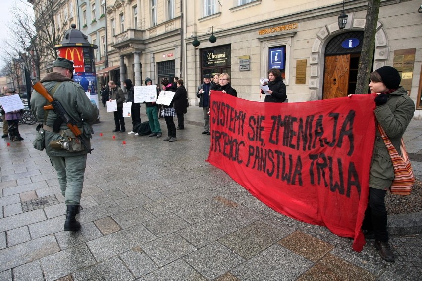 Kraków: protest anarchistów w rocznicę stanu wojennego [ZDJĘCIA]
