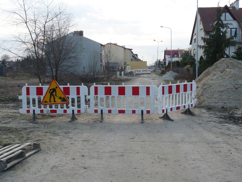 Jelcz-Laskowice: Będą nowe drogi na osiedlu domków