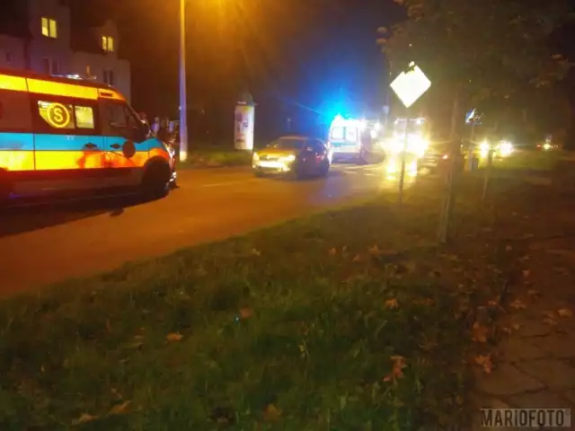 Do wypadku doszło w czwartek o godz. 18.35 na ulicy gen. Sikorskiego. Tam na przejściu na pasach została potrącona kobieta. Na miejsce pojechały dwa zastępy z JRG Brzeg, policja i pogotowie. Policjanci wyjaśniają okoliczności wypadku.