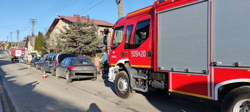 Na ul. Olkuskiej w Bydlinie doszło do zderzenia trzech...