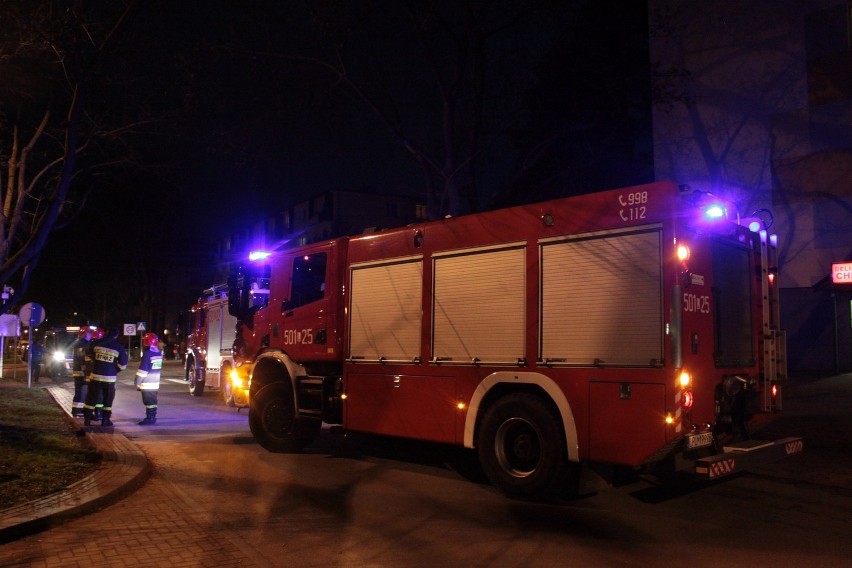 Puławscy strażacy interweniują w bloku przy Sienkiewicza 11a