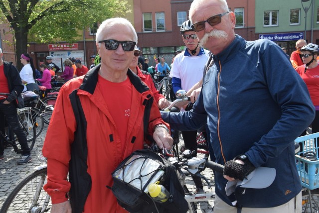 Henryk Kędzierawski(z lewej) i Kazimierz Sosin, kolejny raz wzięli udział we wspólnym przejeździe przez miasto. Obaj jeżdżą rowerami niemal każdego dnia.