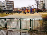 Kraków. Urzędnicy ZZM zamknęli plac zabaw, bo według nich ferie zimowe to nie jest czas do zabawy w takim miejscu  