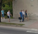 Ulica Polskiej Organizacji Wojskowej i Wojska Polskiego w Sieradzu na Google Street View. Zobaczcie kto znalazł się na zdjęciach 