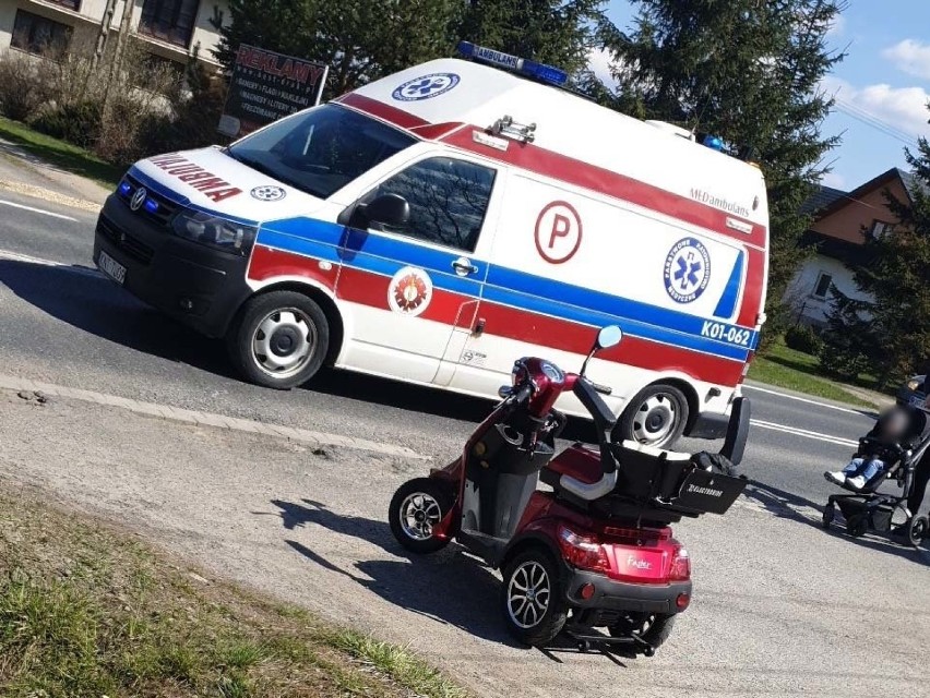 Podhale. BMW potrąciło starszego mężczyznę na elektrycznym wózku inwalidzkim. 88-latek trafił do szpitala 