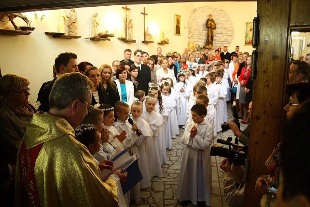 Niedzielna Pierwsza Komunia Święta w kościele pw. NMP Wspomożenia Wiernych w Pile