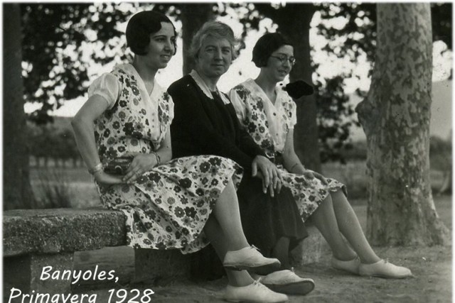 Maria Branyas przez całe życie cieszyła się dobrym zdrowiem. Na zdjęciu: Maria Branyas z matką i siostrą w Banyoles w Hiszpanii w 1928 roku. Licencja zdjęcia: domena publiczna/https://en.wikipedia.org/wiki/Mar%C3%ADa_Branyas#/media/File:MariaBrayansBanyolesSpain1928.jpg