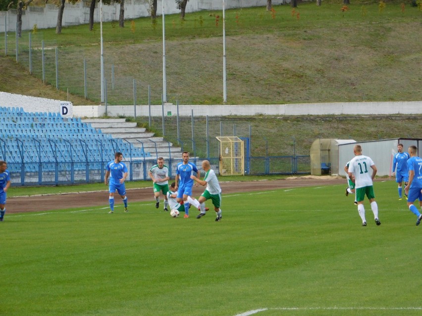 Piłkarze Górnika Wałbrzych rozbili na swoim boisku aż 7:1 GKS Mirków/Długołęka