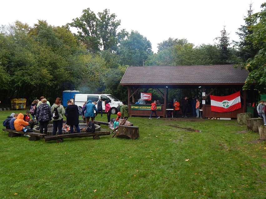 Duszniki. Miłośnicy i miłośniczki turystyki krajowej powitali jesień [ZDJĘCIA]