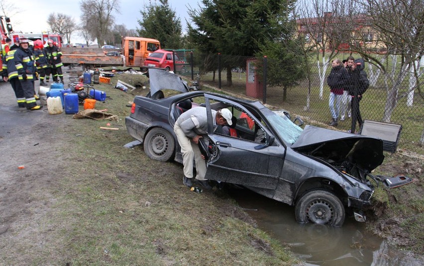 Wypadek w Gąskach. Siedem osób poszkodowanych, sprawca miał sądowy zakaz prowadzenia pojazdów