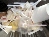 Opakowania plastikowe. Czym zastąpić plastik w domu?