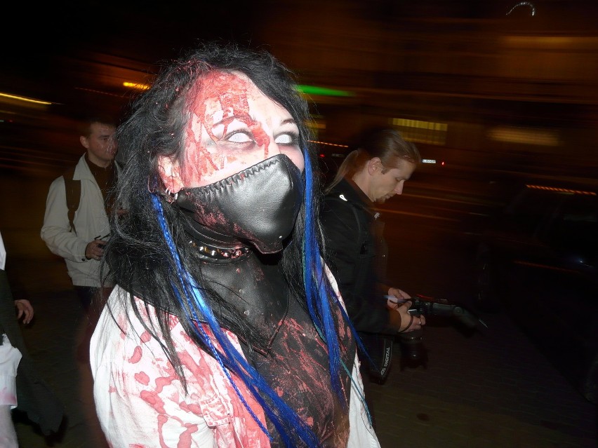 Przez Lublin przeszedł Zombie Walk, czyli marsz żywych trupów (WIDEO, ZDJĘCIA)