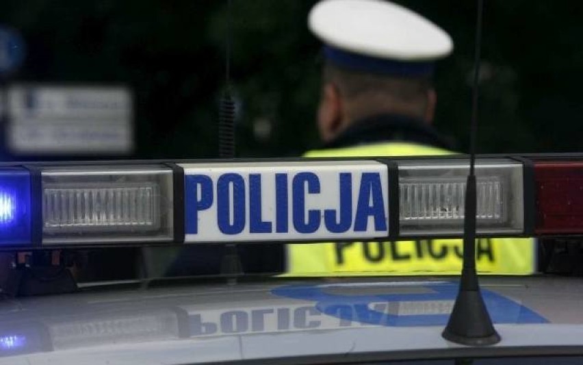 Policjanci z Drużbic zatrzymali poszukiwaną 23-latkę z Pabianic. Za co ścigał ją sąd?