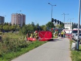 Niecodzienny wypadek w Krakowie. Mężczyzna zasłabł za kierownicą, a chwilę później auto gwałtownie ruszyło  