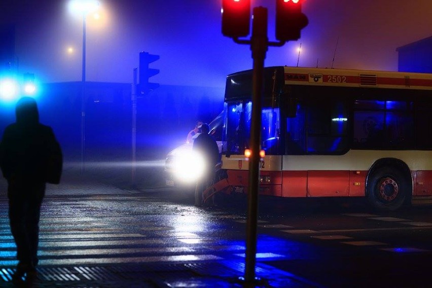 Zderzenie autobusu i auta osobowego w Gdańsku