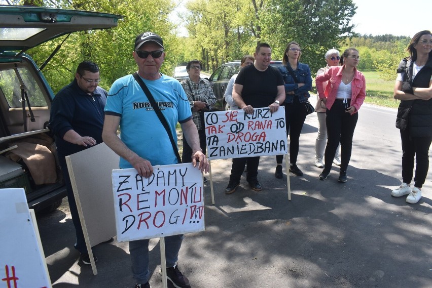 Protest mieszkańców Łomów, dotyczący remontu drogi...