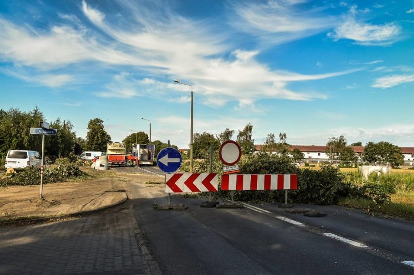 Leszno. Po weekendzie zamkną kolejną część Szybowników. Zniknie jedyny objazd modernizowanej drogi [ZDJĘCIA]