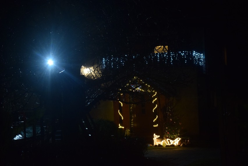 Malbork. Świątecznie oświetlone domy i posesje. Nowe zdjęcia bożonarodzeniowych iluminacji 