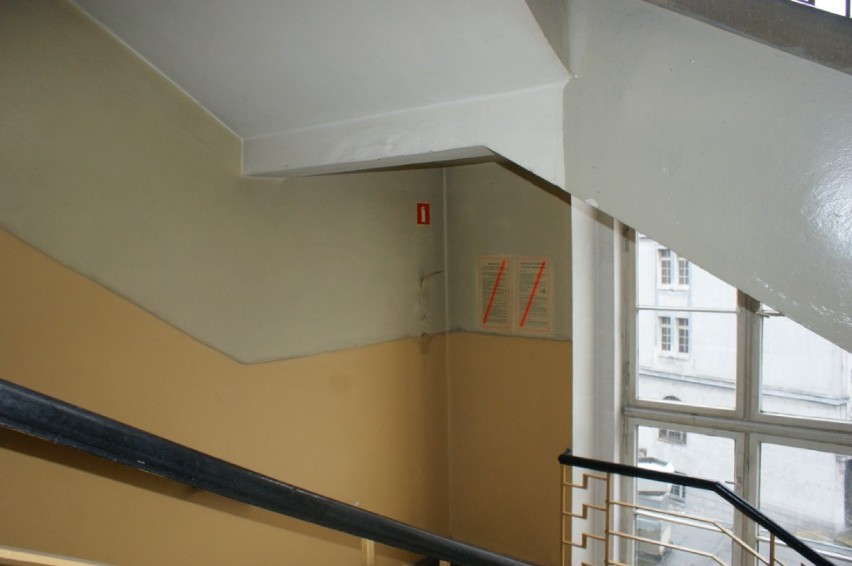 Urząd Miasta II piętro-brak gaśnicy na korytarzu.