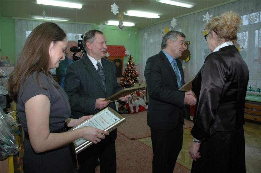 Prezydent i rektor rozdali prezenty przedszkolakom