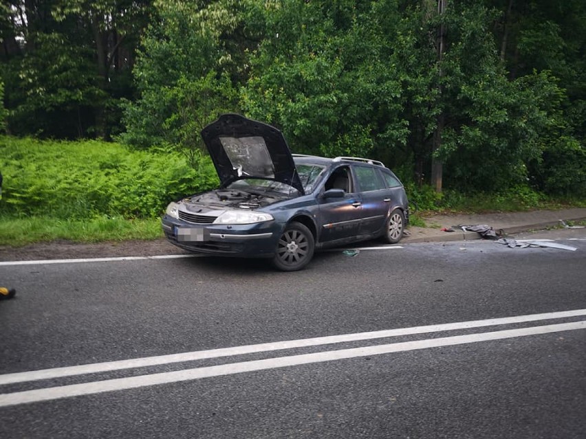 Trzy osoby ranne w wypadku w Niesułowicach. Droga zablokowana [ZDJĘCIA]