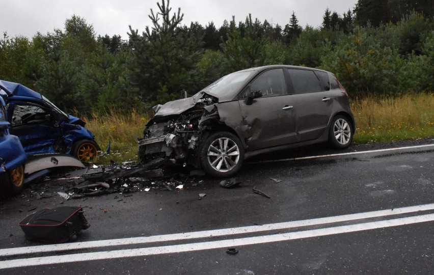 Tragiczny wypadek między Stołcznem a Gwieździnem na DK 25. Dwie osoby zginęły na miejscu