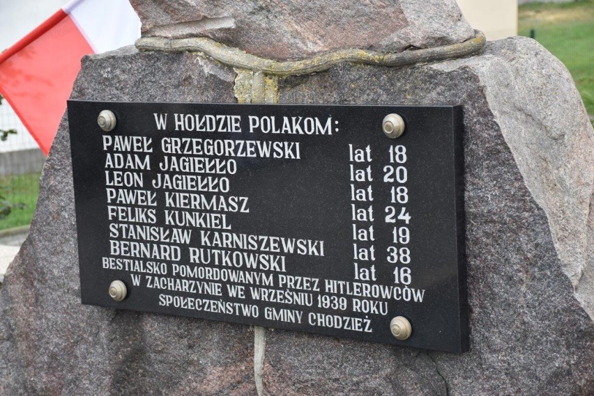 Pamiętają o zamordowanych Polakach. Patriotyczna uroczystość w Zacharzynie.