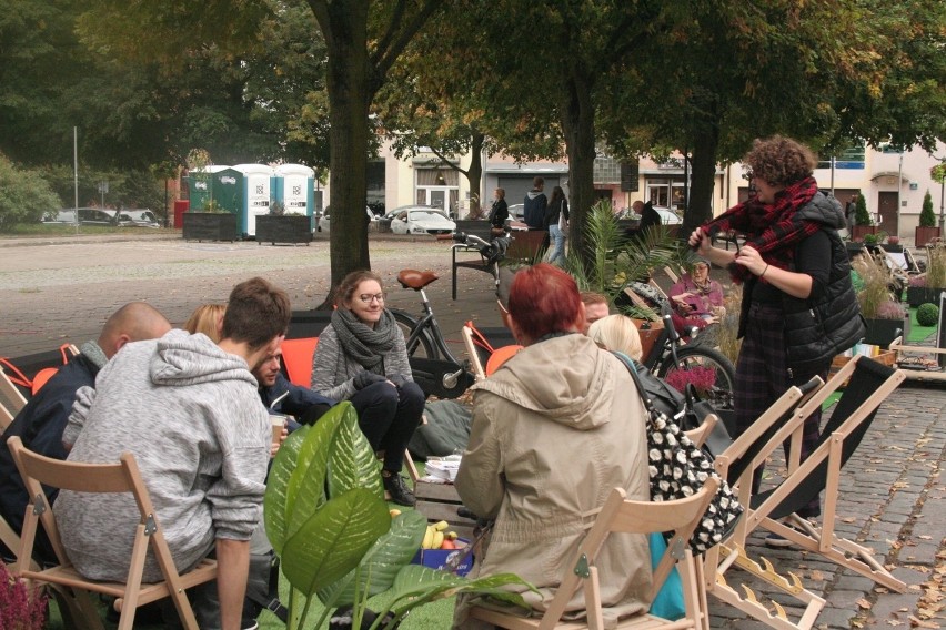 Ostatnie "śniadanie sąsiedzkie" na Orła Białego. Tym razem bez tłumów 