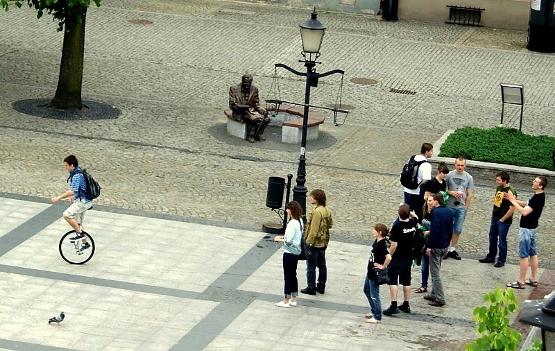 Juwenalia 2011: Studenci wykąpali się w fontannie. Zareagowała straż miejska [ZDJĘCIA]