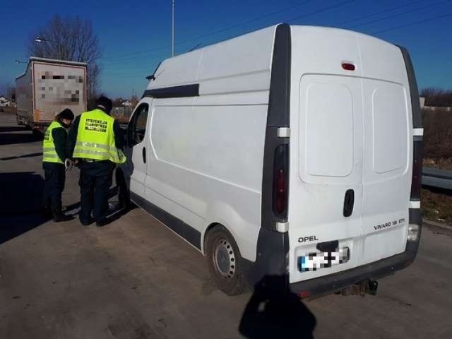 Inspektorzy transportu drogowego z Radomia po zaważeniu samochodów ukarali mandatami kierowców.