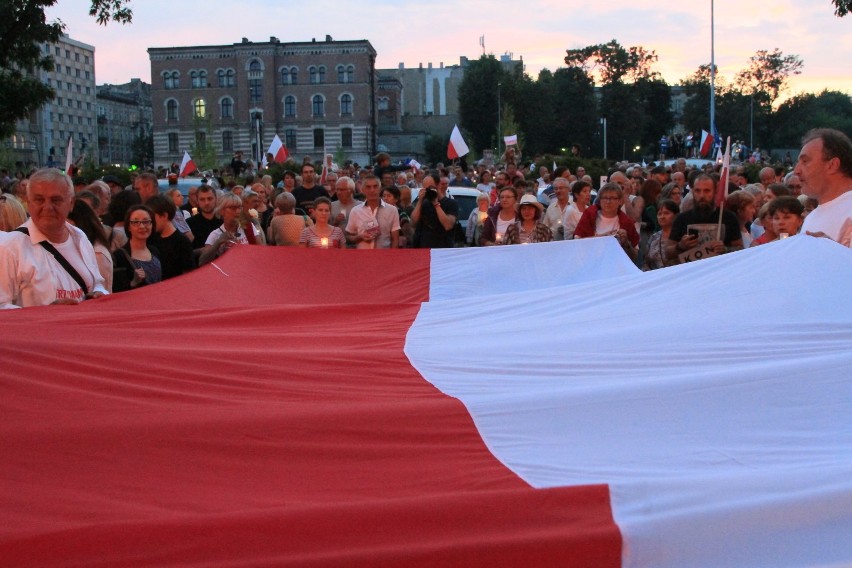 Kolejny protest przeciwko zmianom w sądownictwie odbywa się...