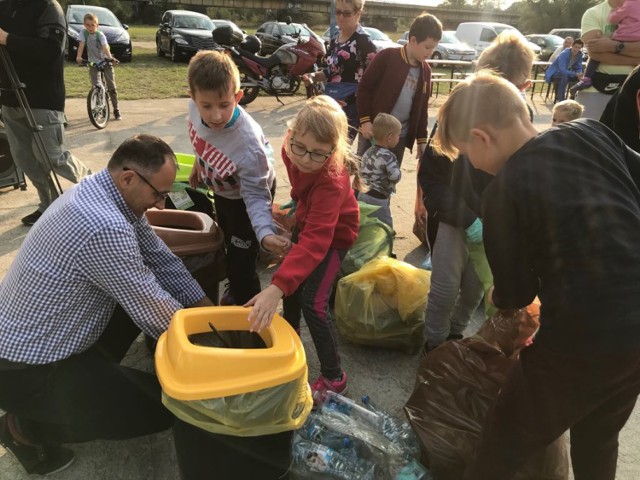 Biegali, sprzątali, uczyli się segregować i grali w piłkę. Odbyło się pięć akcji ploggingowych na wsiach wokół Krosna Odrzańskiego.