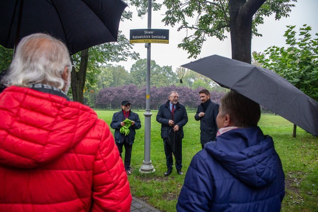 W katowickim Parku Kościuszki, w poniedziałek 26 września, utworzono skwer Katowickich Seniorów.