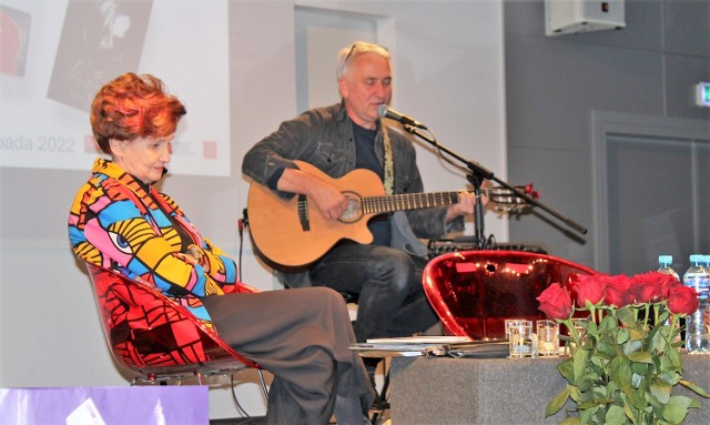 Liryczny wieczór z Anną Nazar umilił mini koncert w wykonaniu Jarosława Buczka.