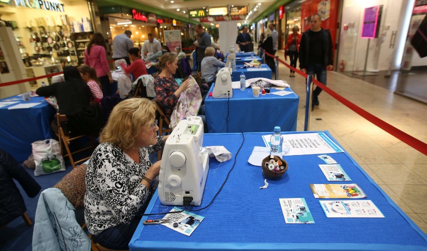 Maraton szycia poduszek w Galerii Łódzkiej [ZDJĘCIA]