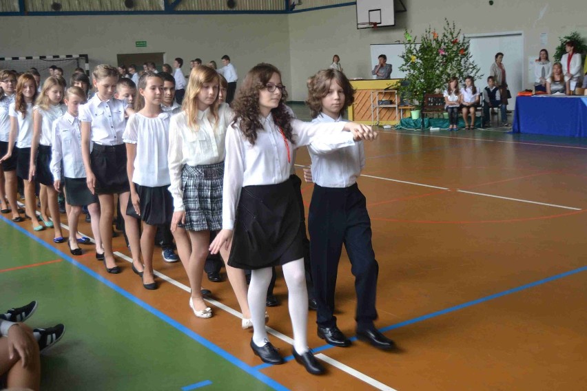 Zakończenie roku szkolnego szóstych klas w Szkole Podstawowej nr 8 w Lęborku. Zobacz zdjęcia