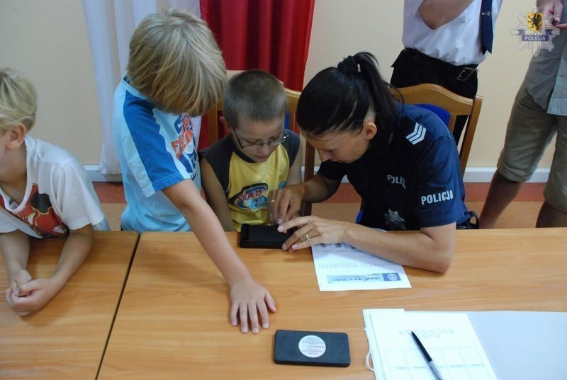 Komenda policji Puck -  wizyta podopiecznych Fundacji Pomocy...