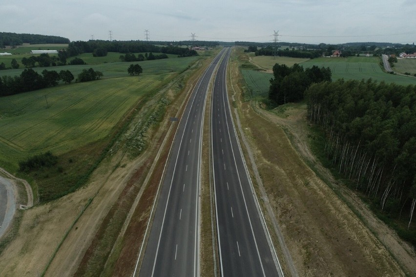 Trwają prace budowlane przy drodze ekspresowej S6 między...