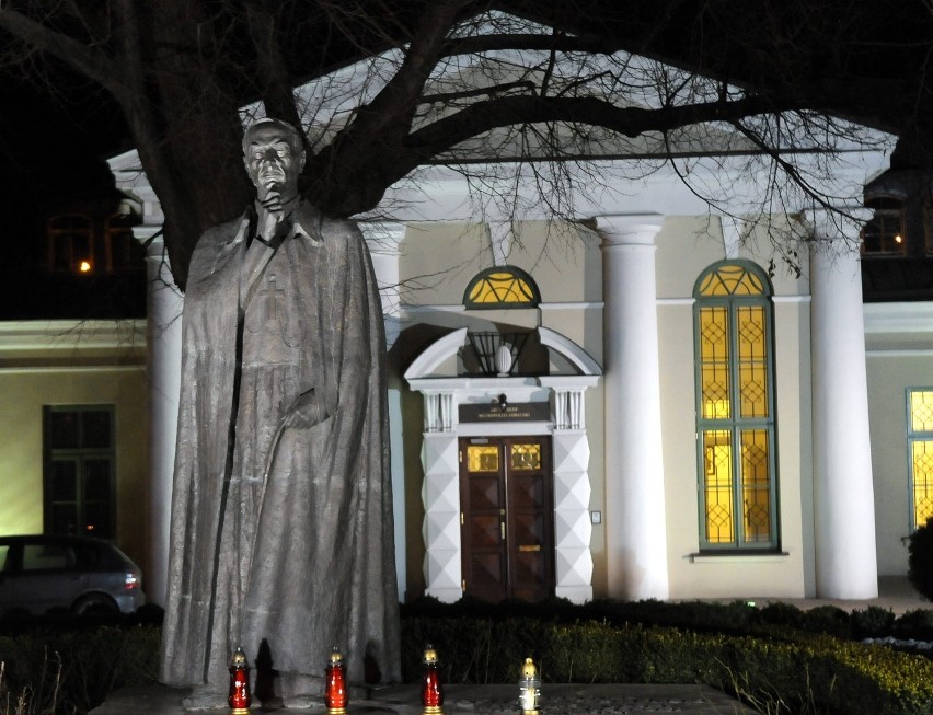 Lublin w żałobie po śmierci abpa Życińskiego (ZDJĘCIA)