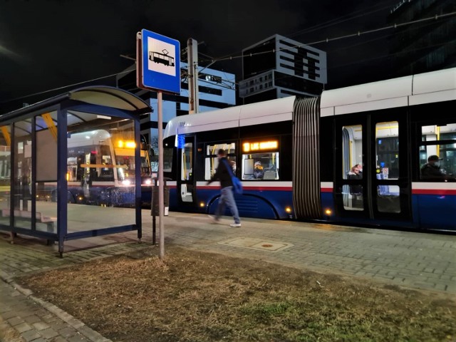 Bydgoszcz przyłącza się do Europejskiej Nocy Muzeów. Wydarzenie odbędzie się 14 maja (z soboty na niedzielę). Bydgoszczan czekają liczne pokazy, warsztaty, wernisaże, zwiedzanie, gry i zabawy oraz wiele innych atrakcji dla dzieci i dorosłych. W związku z Nocą Muzeów wprowadzone zostaną zmiany w funkcjonowaniu komunikacji miejskiej w Bydgoszczy. Podajemy szczegóły.