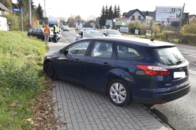 Sprawczyni wypadku tłumaczyła się policjantom, że nie zauważyła  samochodu. Mundurowi zatrzymali jej prawo jej prawo jazdy.