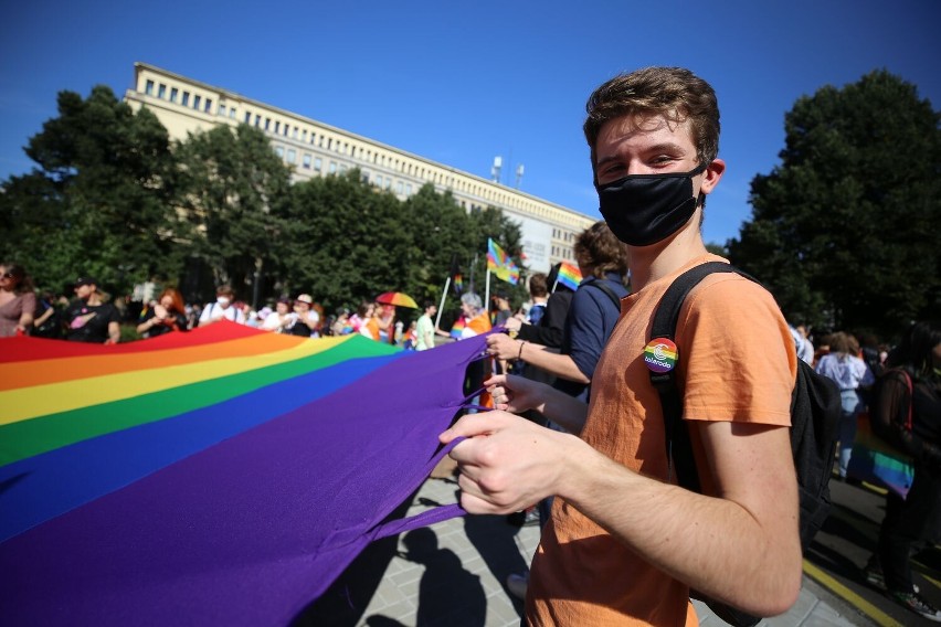 „Młodość bez strachu", czyli Marsz Równości 2021 w Katowicach. Wzięło w nim udział tysiące uczestników. Zobaczcie ZDJĘCIA!