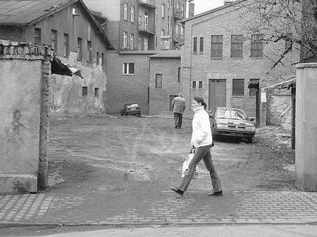 Dojazd do budynku był długo kością niezgody. Foto: MAGDALENA CHAŁUPKA