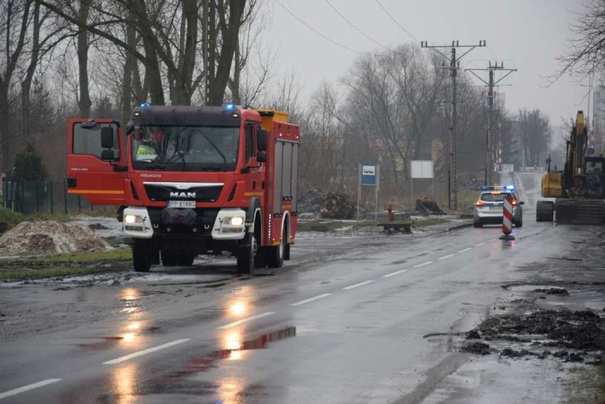 Na budowie Wawelskiej operator koparki uszkodził gazociąg