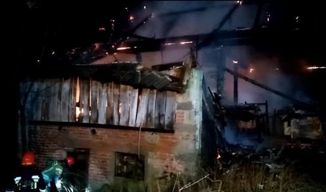 W Jankowej, tuż po północy (25 grudnia) wybuchł pożar stodoły