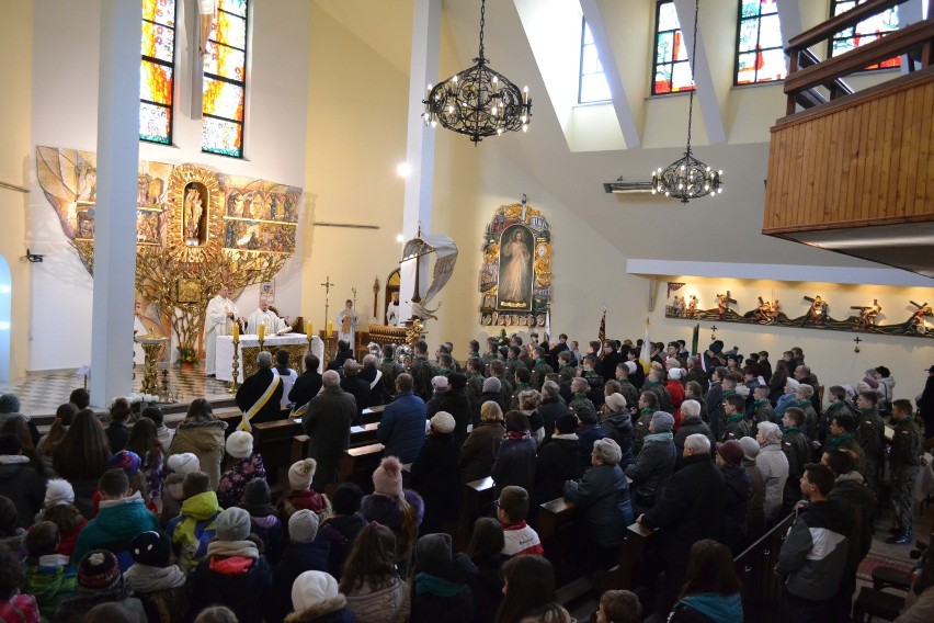 11 Listopada w Milowicach: obchody przy kapliczce i ślubowanie uczniów [DUŻO ZDJĘĆ i WIDEO]