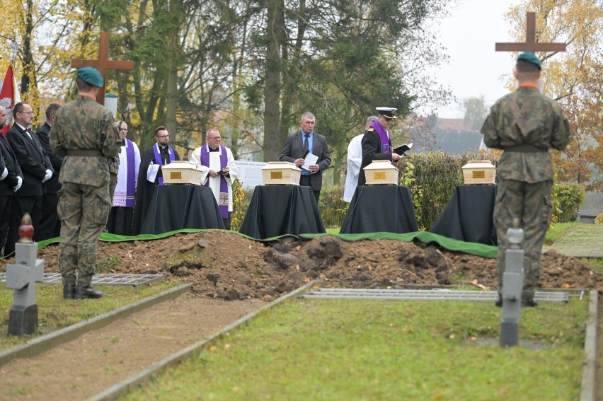 W Mełnie pod Grudziądzem pochowano 13 żołnierzy Wojska...