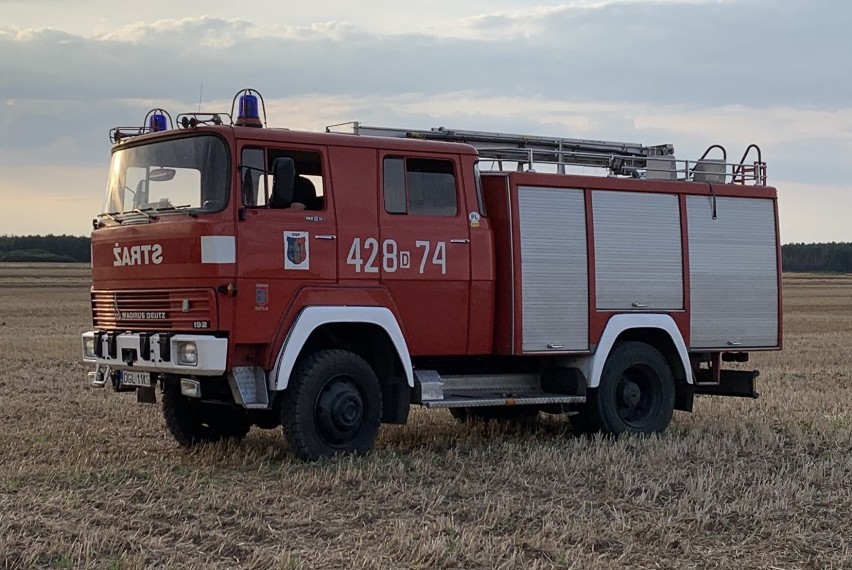 Pożar stogu w Chociemyśli. Strażacy ratowali pole zboża